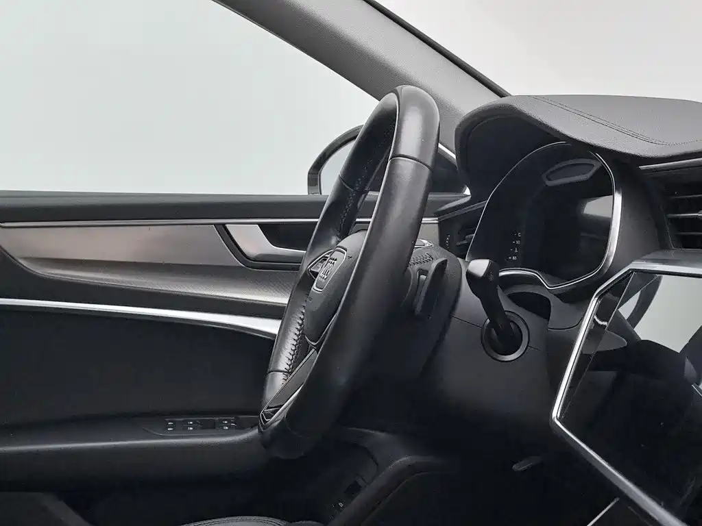 Фото 22 - Audi A6L