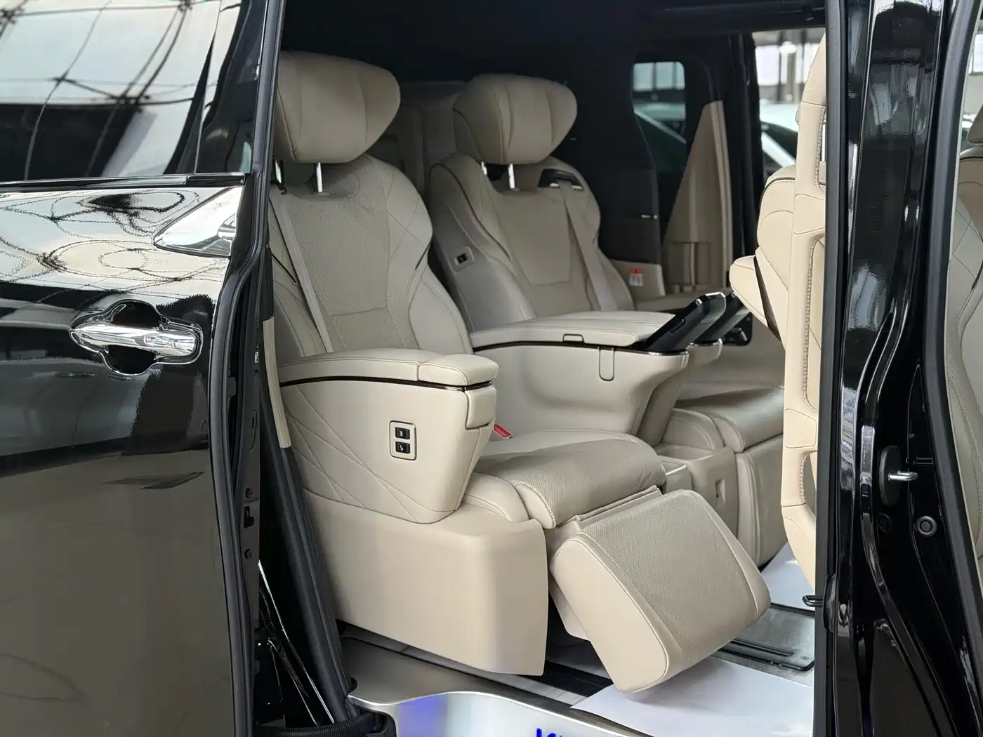 Toyota Vellfire 2024 Crown Hybrid 2.5L Executive Premium Edition фото 19