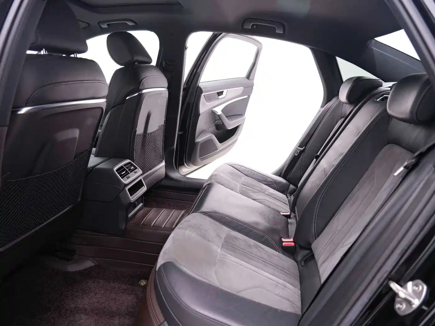 Audi A6L 2021 40 TFSI Luxury Sport фото 17