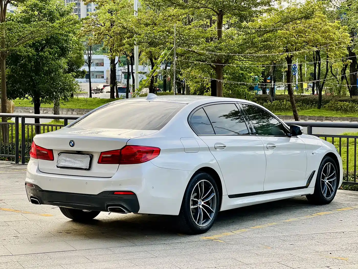 BMW 5 Series 2018 525Li M Sport Package фото 9