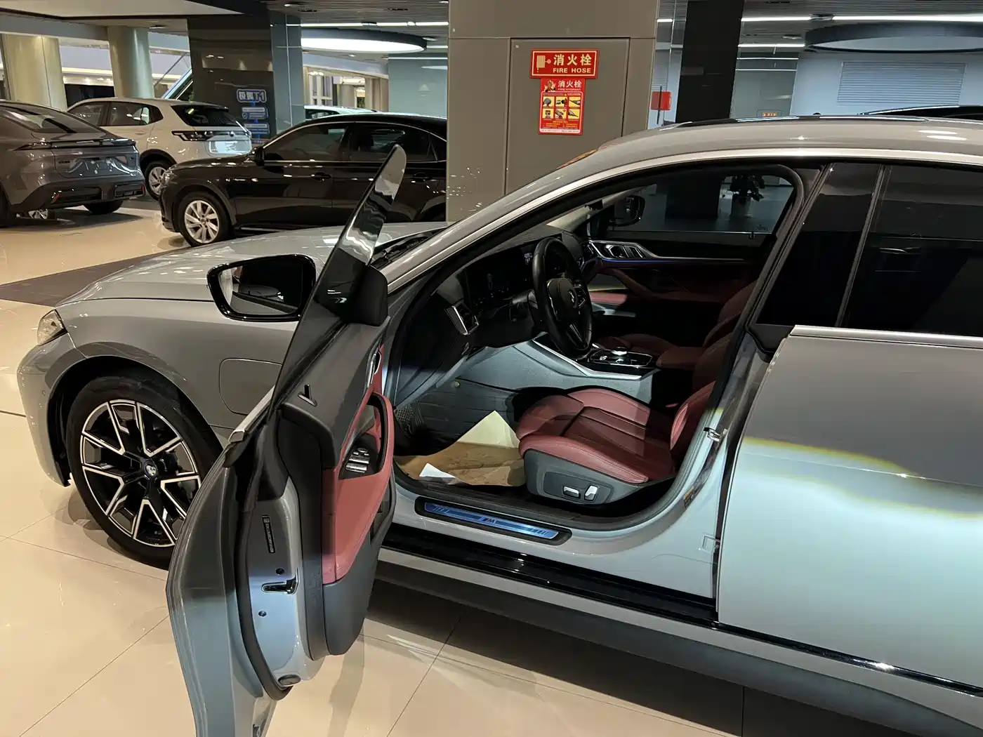BMW i4 2023 eDrive35 фото 12