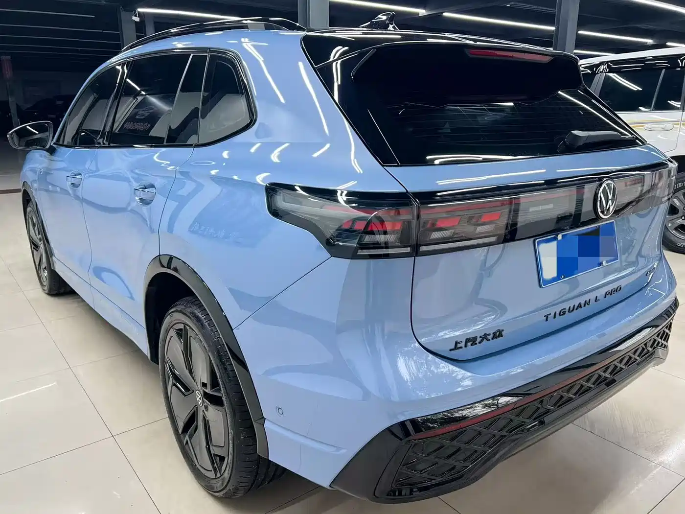 Volkswagen Tiguan L 2024 PRO 380TSI 4WD R-Line Premium Edition фото 3