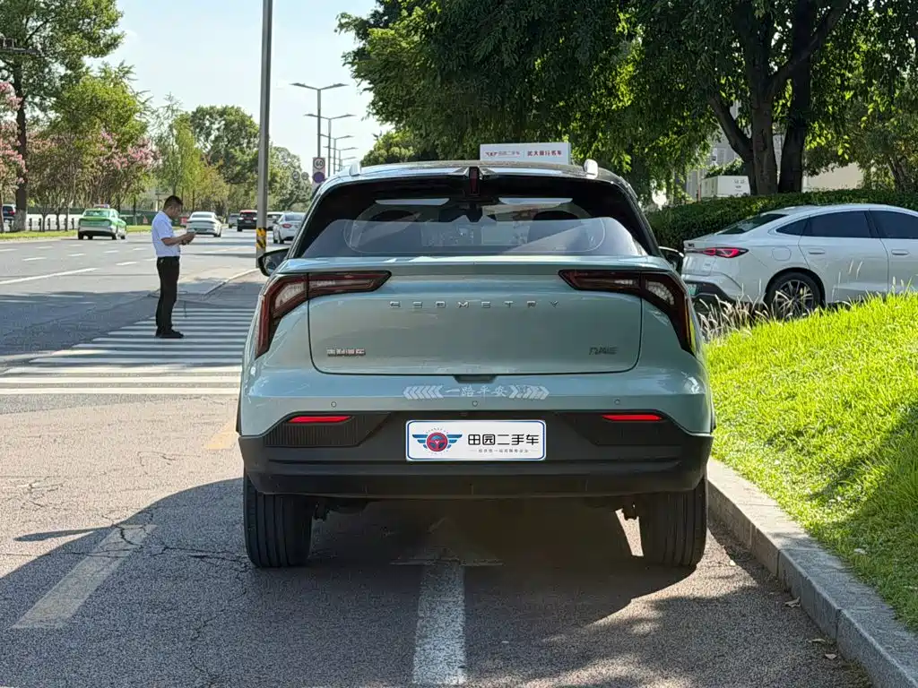 Фото 5 - Geely Geometry E Firefly