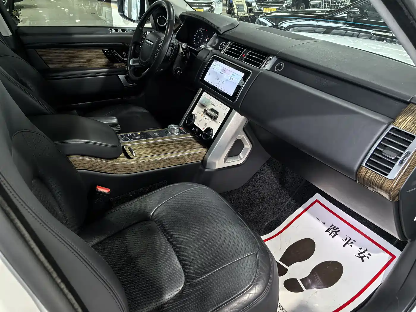 Land Rover Range Rover 2019 3.0 SC V6 Heritage Extended Edition фото 25
