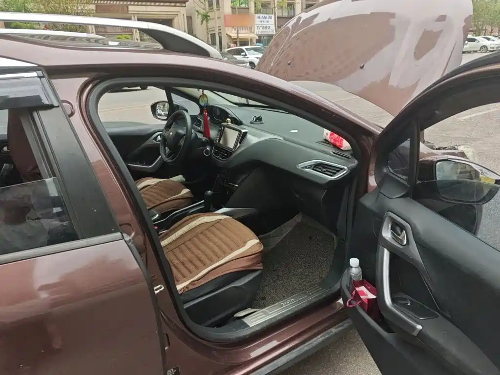 Peugeot 2008 2015 2014 1.6L Automatic Navigation Edition