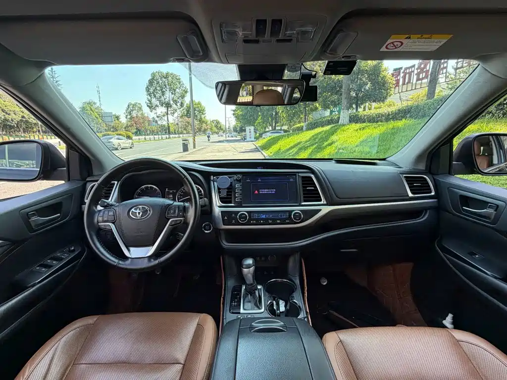 Фото 13 - Toyota Highlander