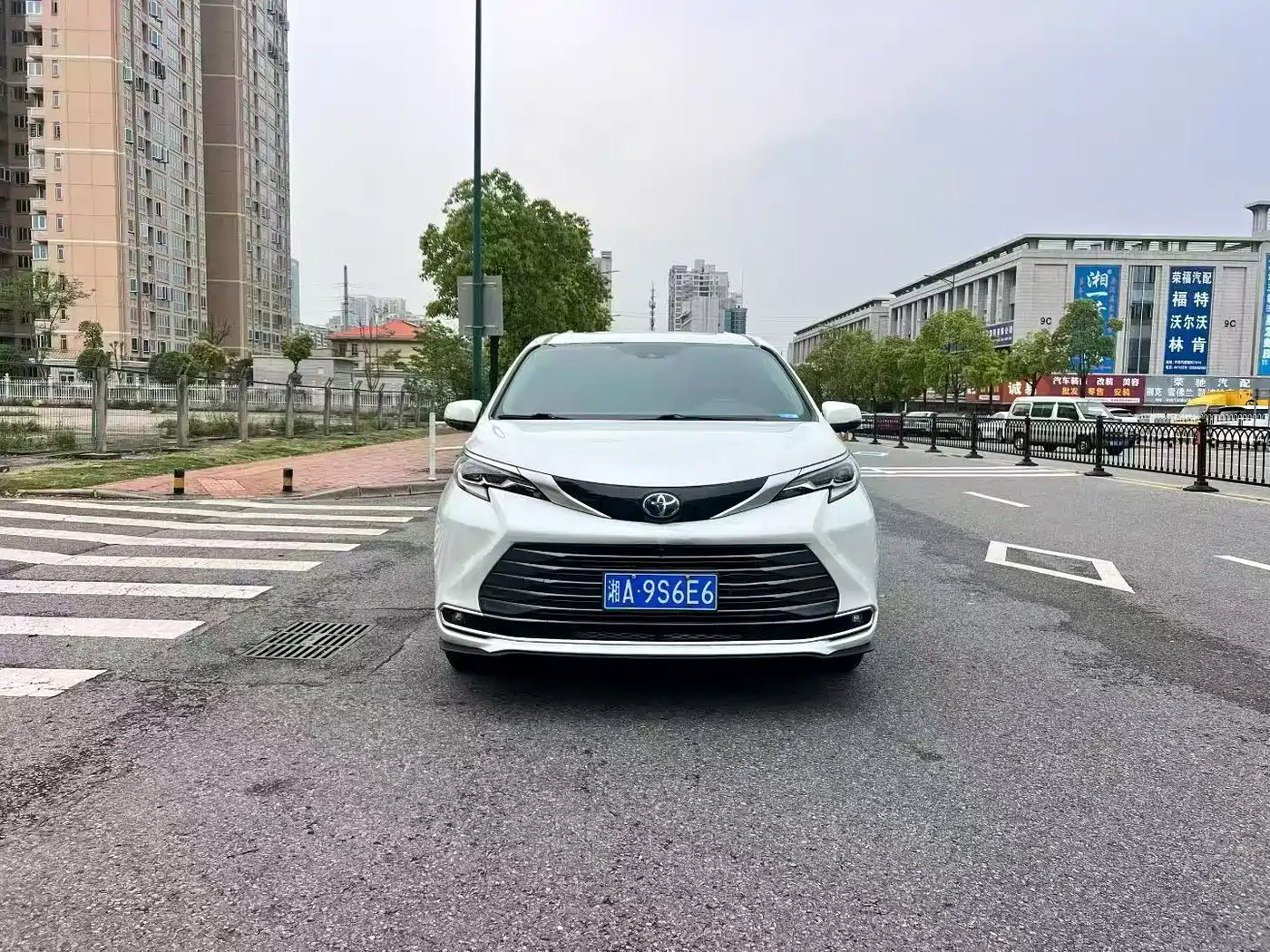 Фото 2 - Toyota Sienna