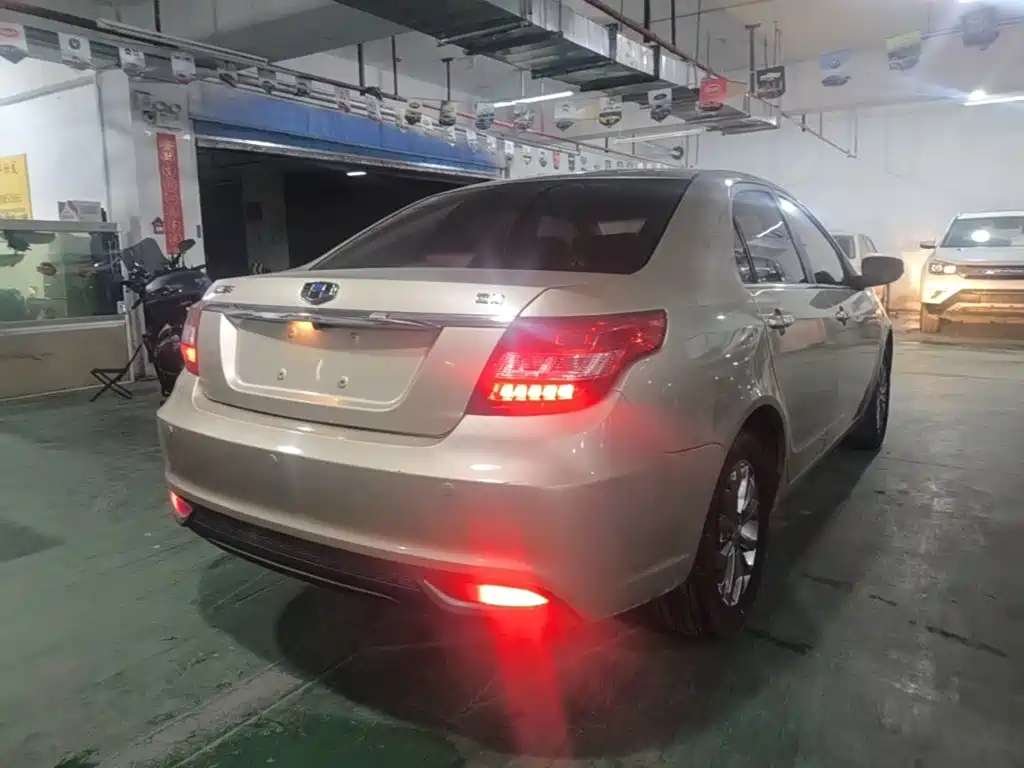Фото 5 - Geely Vision