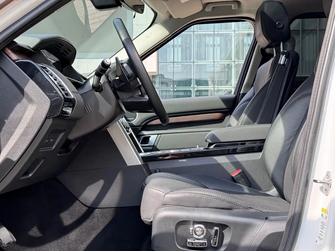 Land Rover Discovery 2019 3.0 SC V6 HSE фото 9