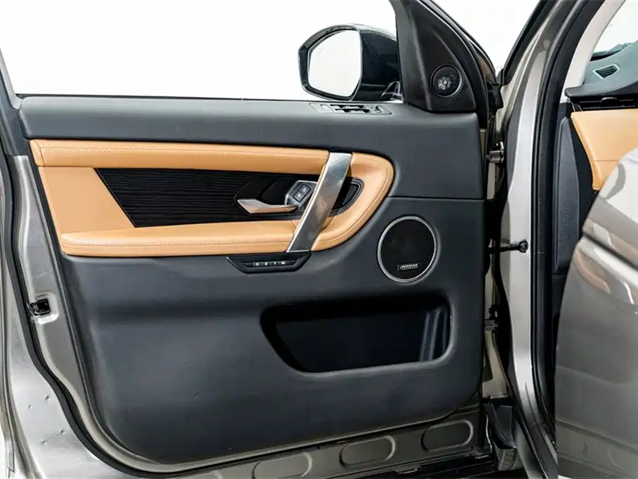 Land Rover Discovery Sport 2024 Luxury Custom Edition фото 17