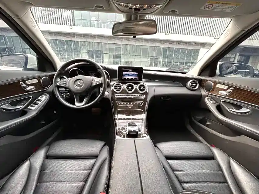 صورة 6 - Mercedes-Benz C-Class