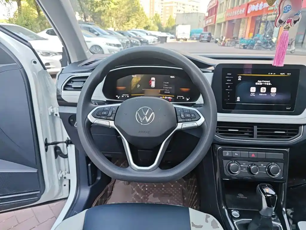 صورة 6 - Volkswagen Tharu