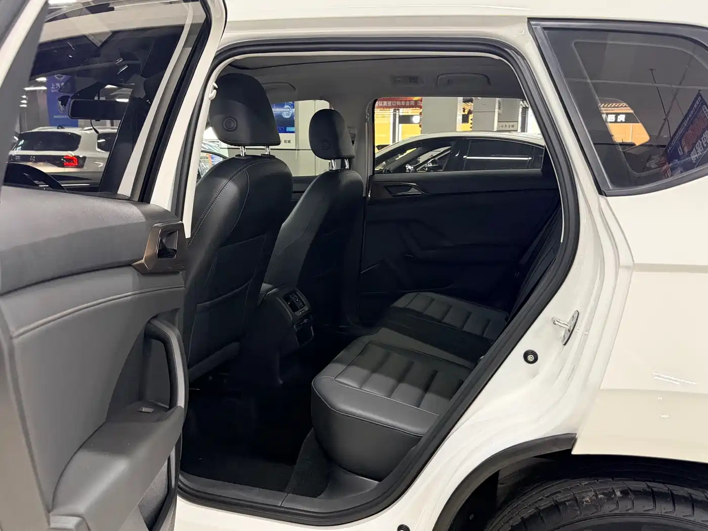 Volkswagen Tharu 2022 280TSI FWD Luxury Edition фото 10