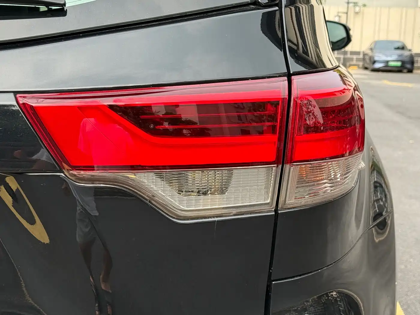 Photo 15 - Toyota Highlander