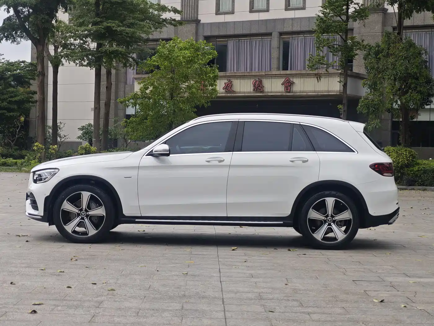 Mercedes-Benz GLC 2022 Facelift GLC 300 L 4MATIC Dynamic Collector's Edition фото 4