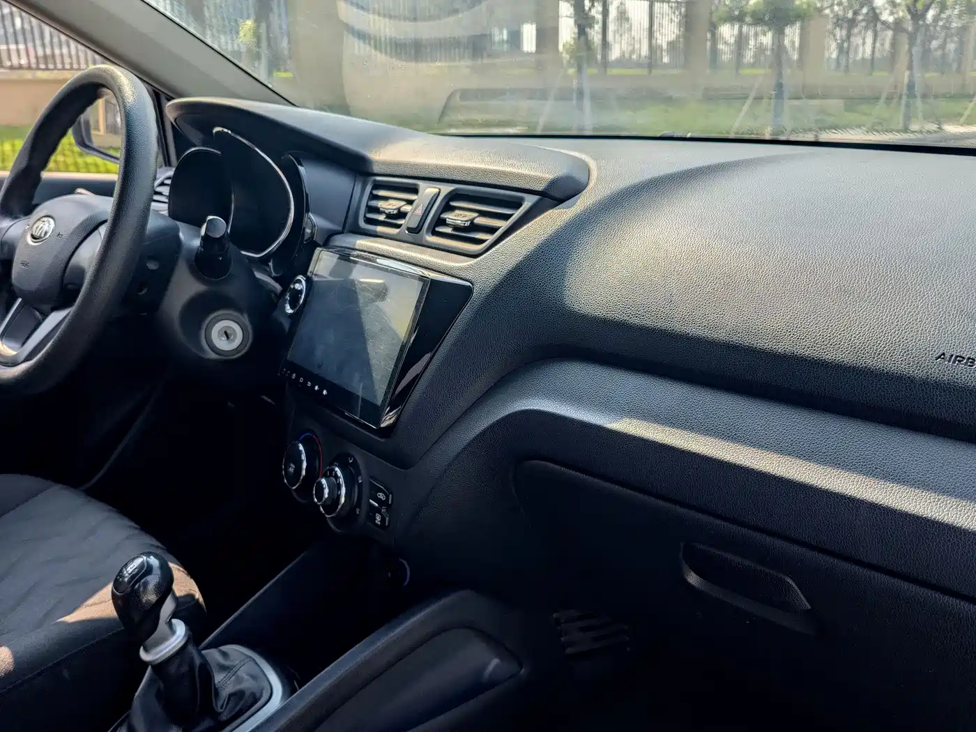 Kia K2 2013 2012 Sedan 1.4L MT GLS Commemorative Edition