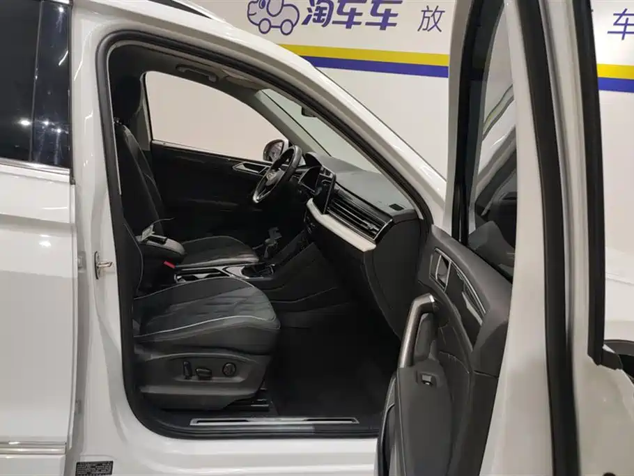 Volkswagen Tiguan L 2023 Facelift 330TSI Auto FWD R-Line Premium фото 8