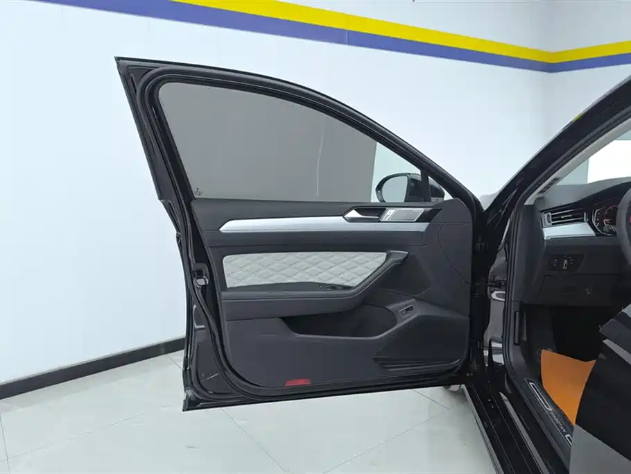 Volkswagen Magotan 2023 Model 2 Million Commemorative Edition 330TSI DSG Luxury фото 7