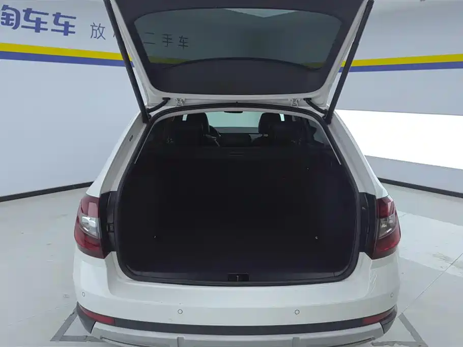 Škoda Octavia 2019 Wagon TSI280 DSG Luxury Edition China VI фото 4