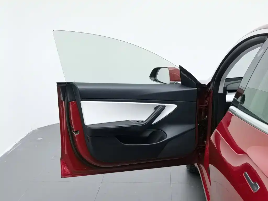 Фото 8 - Tesla Model 3