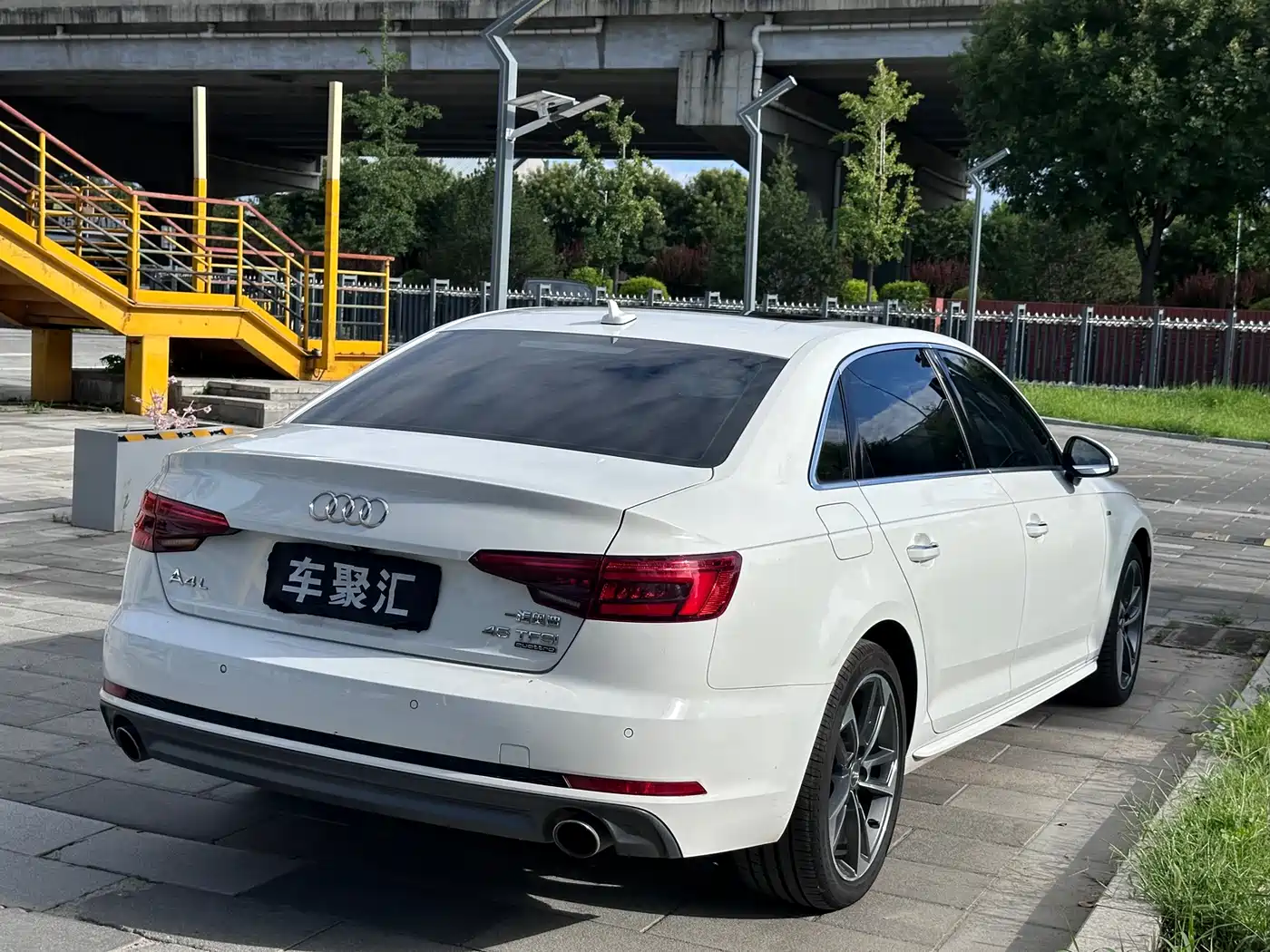 Фото 20 - Audi A4L