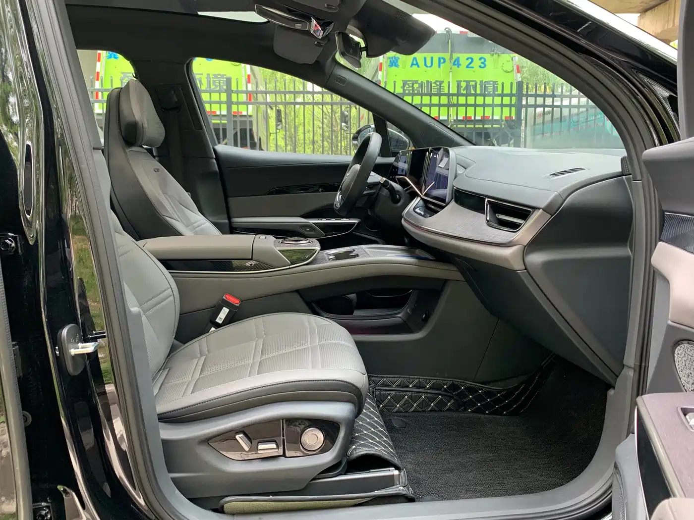 Hongqi Tian Gong 08 2025 680 AWD Smart Selection Edition фото 12