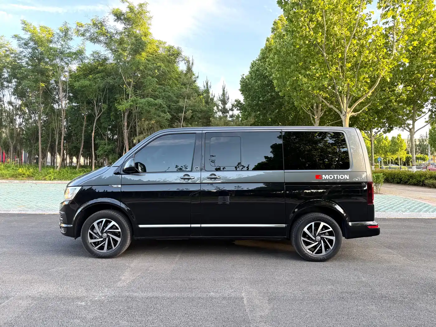 Volkswagen Multivan 2018 2.0TSI 4WD Explorer Edition 7-Seater фото 4