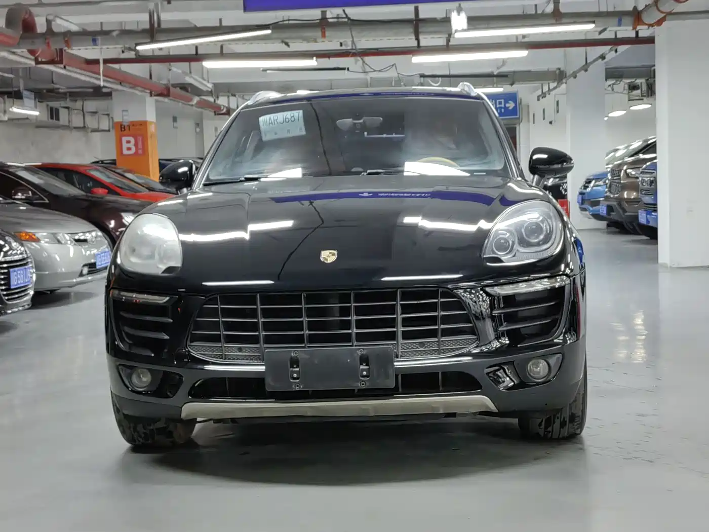 PORSCHE MACAN