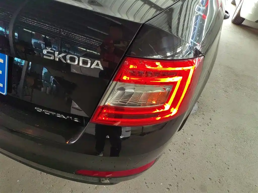 Škoda Octavia 2015 1.6L Automatic逸杰版 фото 24