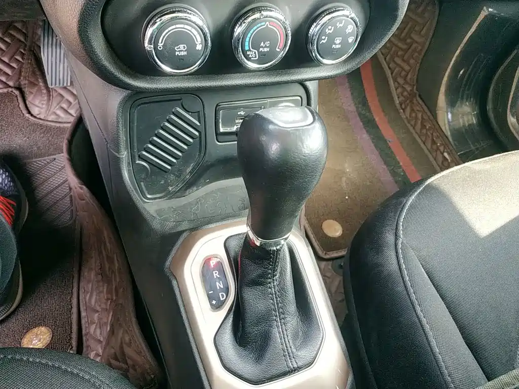Jeep Renegade 2018 2017 180T Automatic Kinetic Edition+