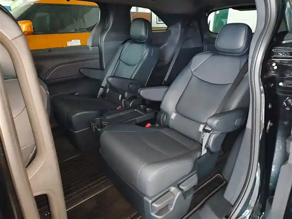 TOYOTA GREVIA