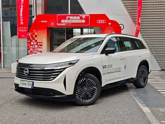 NISSAN EXPLORING THE LAND