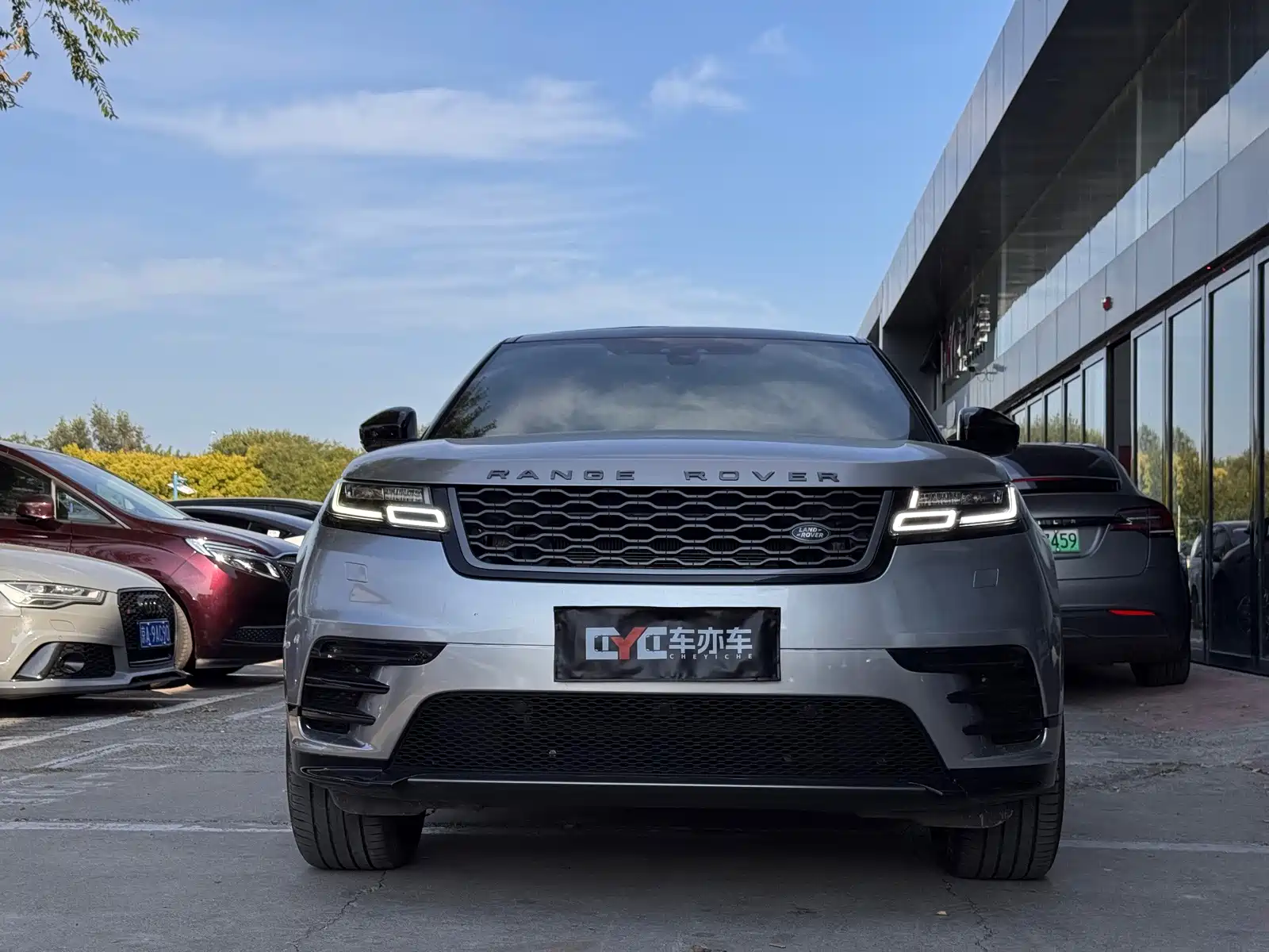 Фото 2 - Land Rover Range Rover Velar