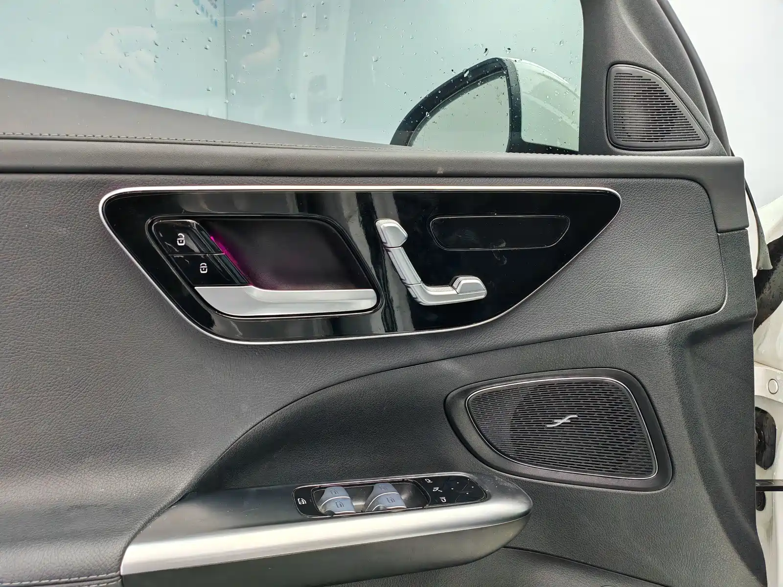 Фото 17 - Mercedes-Benz C-Class