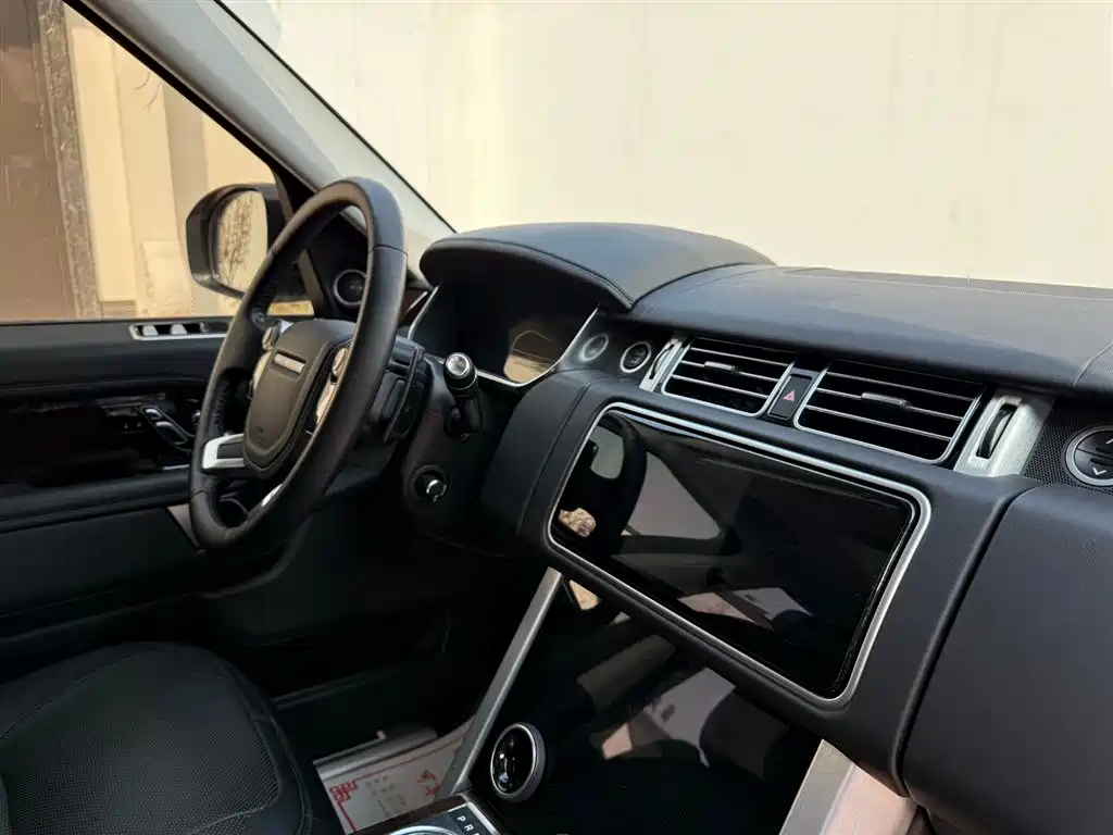 Land Rover Range Rover 2020 3.0 L6 Heritage Extended Edition фото 15