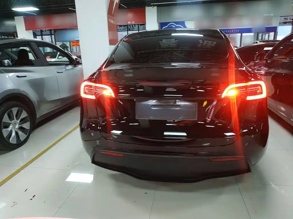 Фото 6 - Tesla Model Y