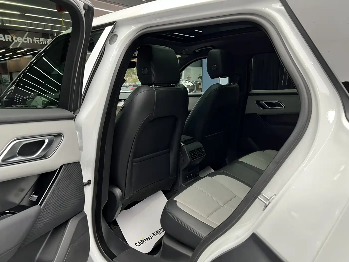 Land Rover Range Rover Velar 2024 Dynamic SE фото 10