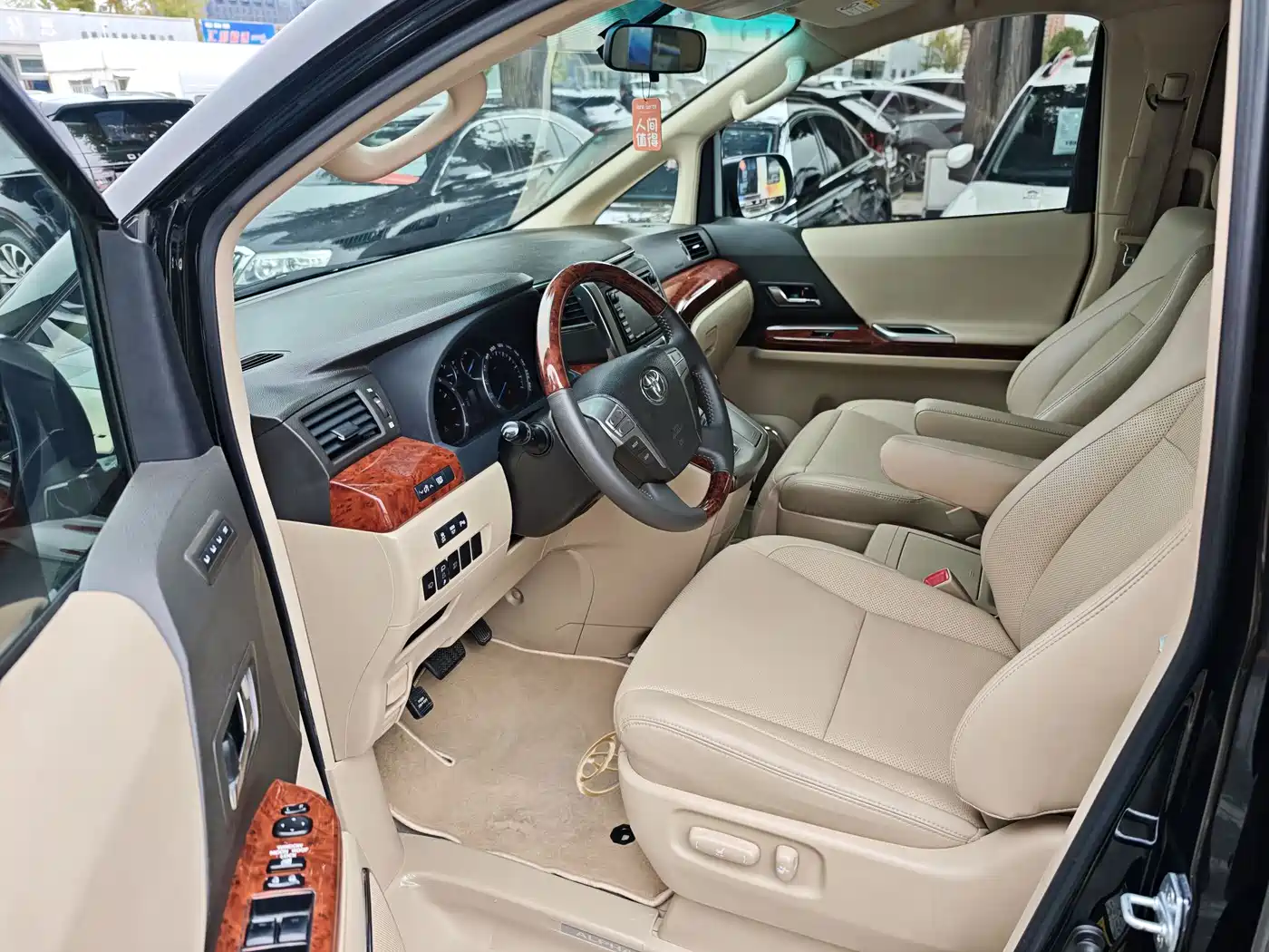 Toyota Alphard 2011 3.5L Luxury Edition фото 7