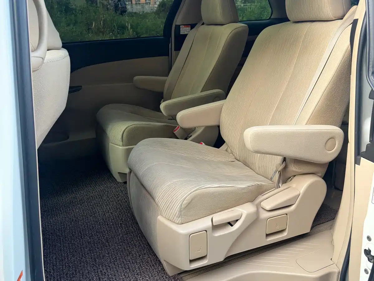 Фото 7 - Toyota Previa