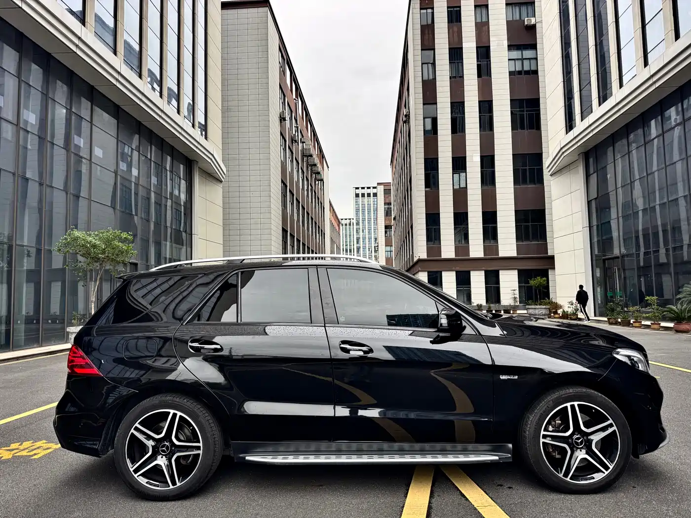 Mercedes-Benz GLE AMG 2017 AMG GLE 43 4MATIC фото 5