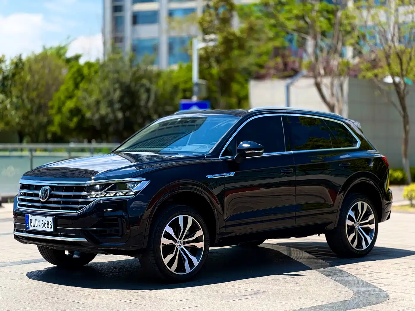 VOLKSWAGEN TOUAREG