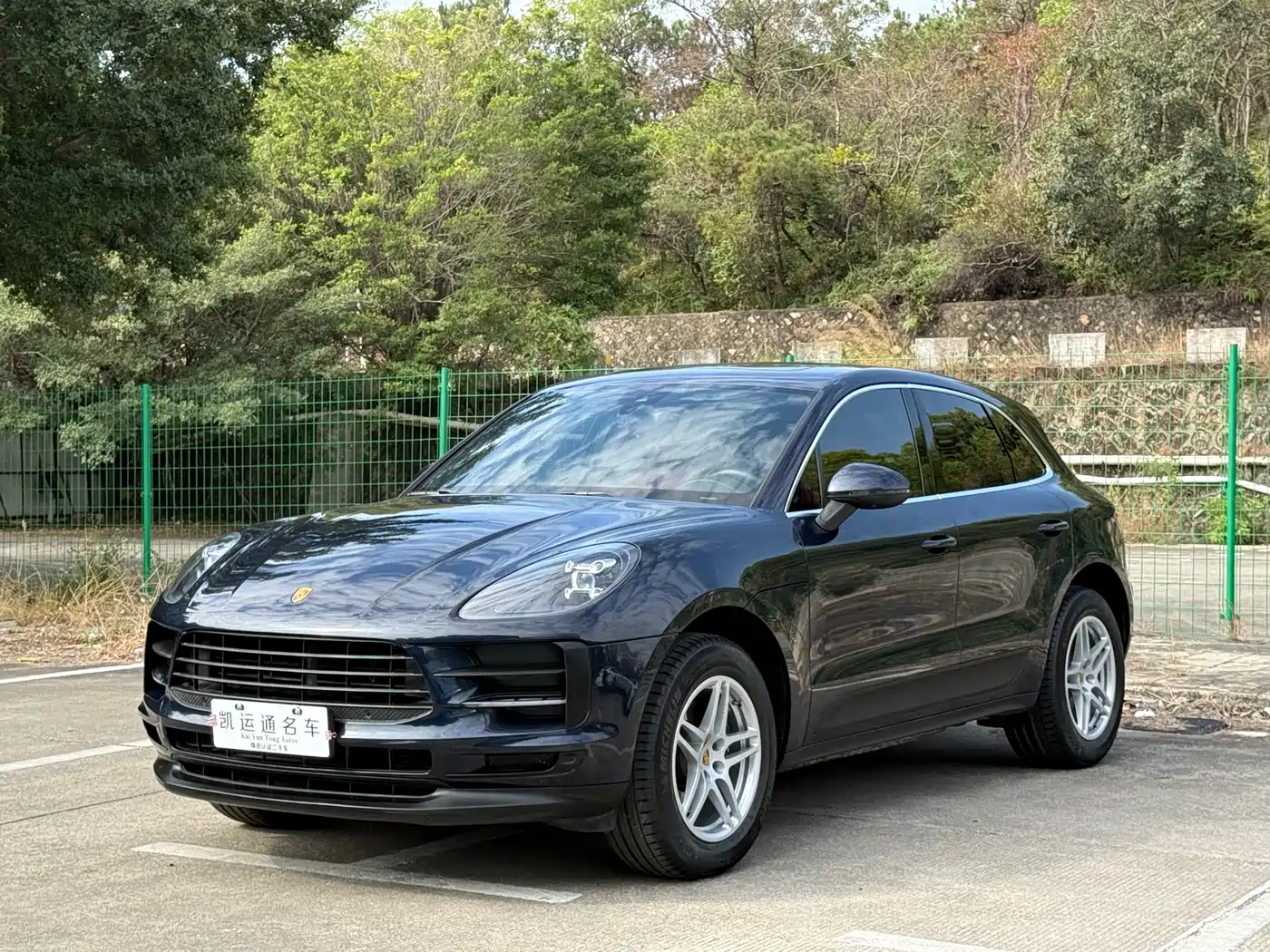 PORSCHE MACAN