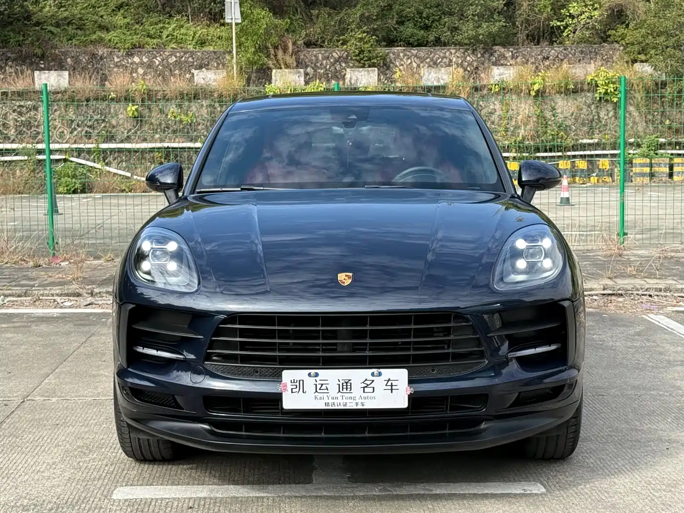 PORSCHE MACAN