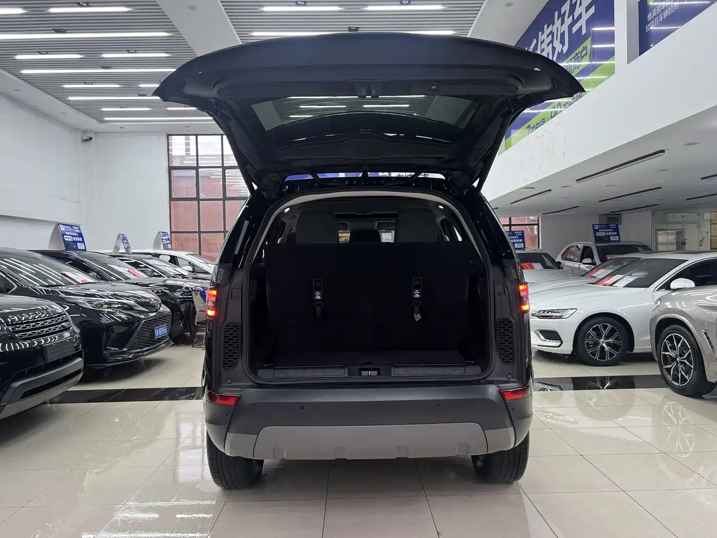Land Rover Discovery 2018 2.0T SE фото 24