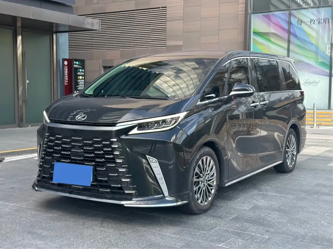 Lexus LM 2026 2025 Model 500h Six-Seater Prestige Edition