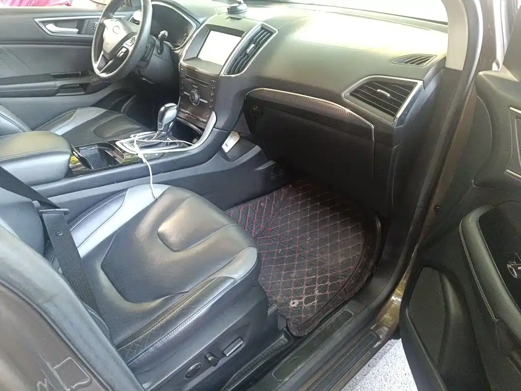 Photo 19 - Ford Edge