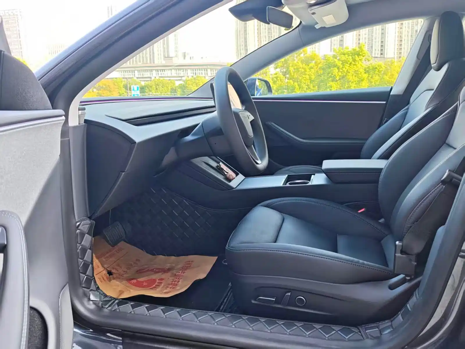 Фото 8 - Tesla Model 3