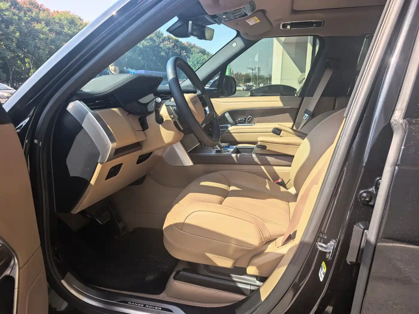 Land Rover Range Rover 2025 2025 3.0 L6 400PS Flourishing Era Extended Wheelbase