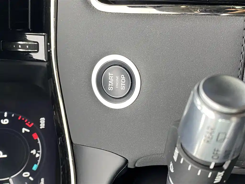 Land Rover Range Rover Evoque 2022 Range Rover Evoque L 249PS R-Dynamic Luxury Edition фото 7