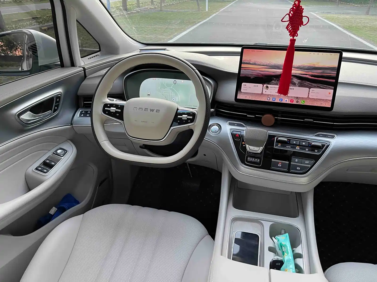 Фото 14 - Roewe iMAX8 EV